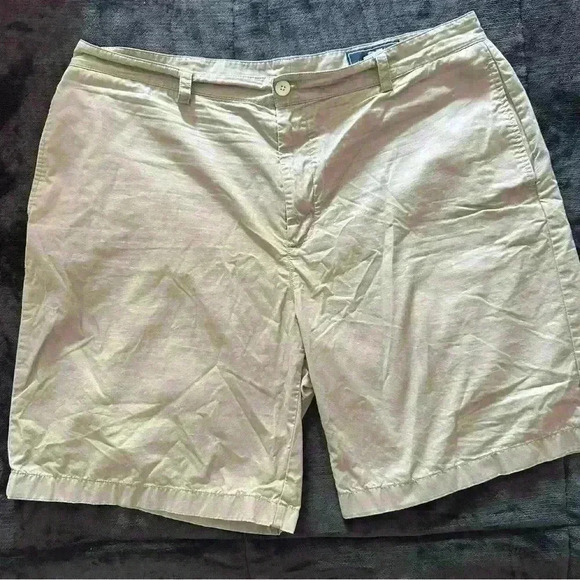 VINEYARD VINES CLUB mens khaki shorts Size 40 - Picture 2 of 6